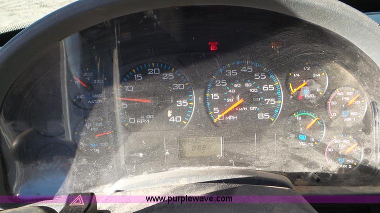 image for item L4487 2004 International 7300 bucket truck