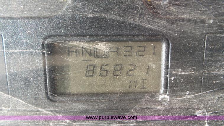 image for item L4487 2004 International 7300 bucket truck