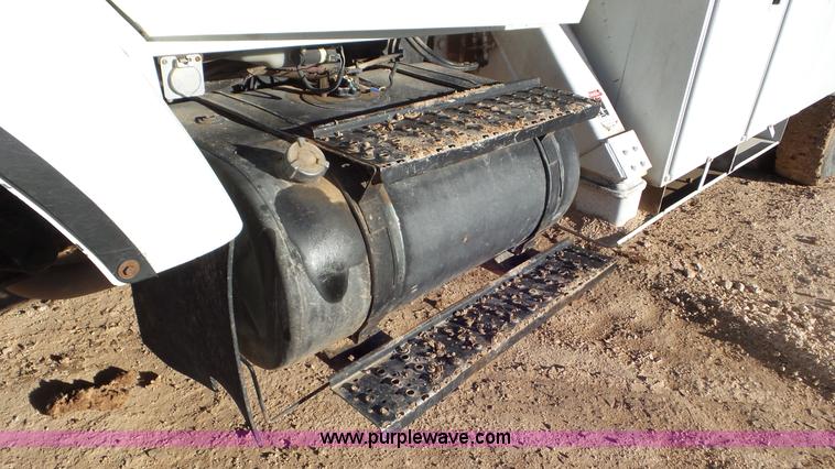 image for item L4487 2004 International 7300 bucket truck