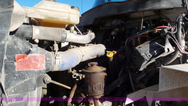 image for item L4487 2004 International 7300 bucket truck