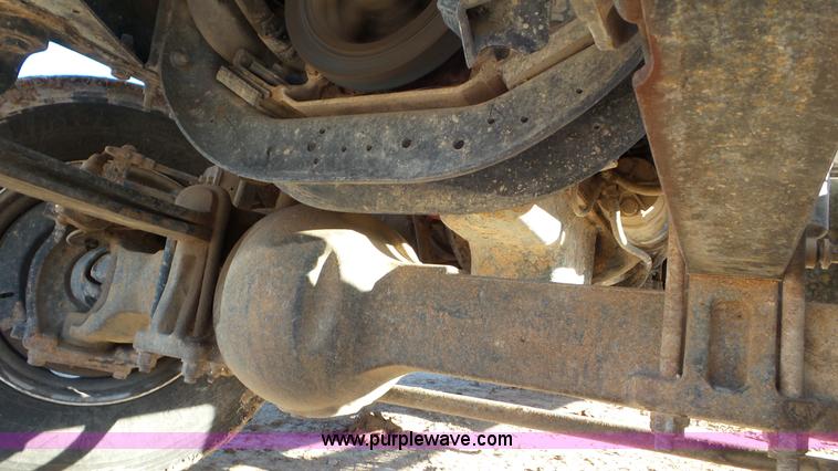 image for item L4487 2004 International 7300 bucket truck