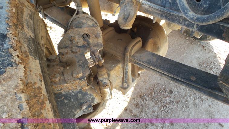 image for item L4487 2004 International 7300 bucket truck