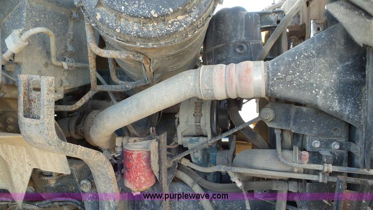 image for item L4487 2004 International 7300 bucket truck