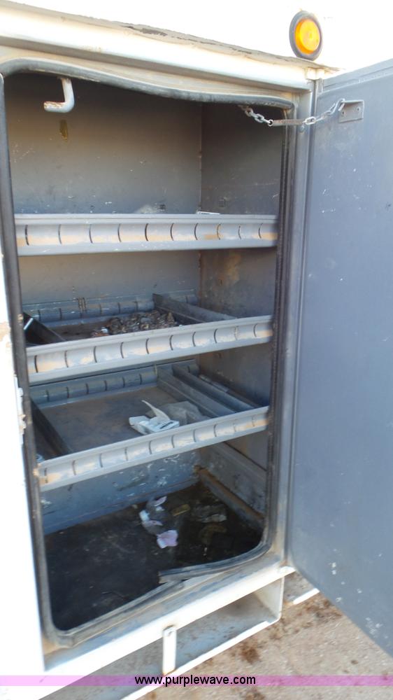 image for item L4487 2004 International 7300 bucket truck