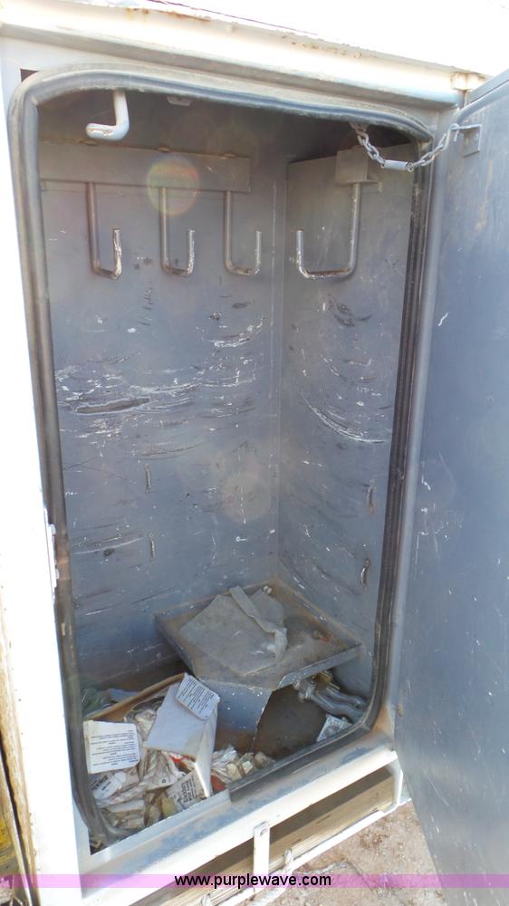 image for item L4487 2004 International 7300 bucket truck