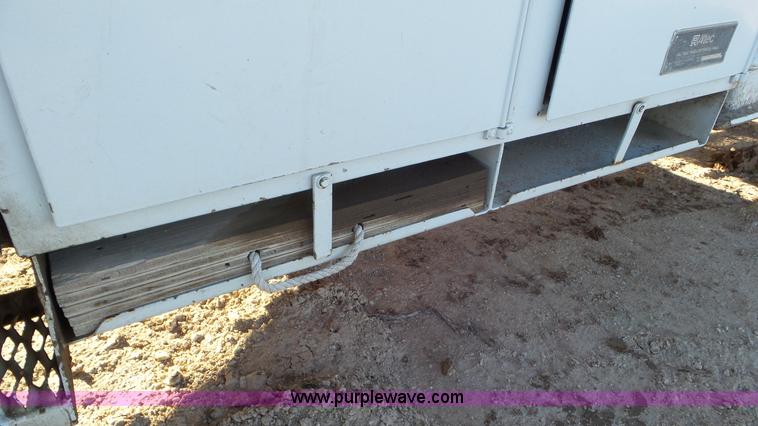 image for item L4487 2004 International 7300 bucket truck