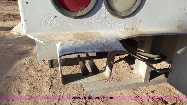 image for item L4487 2004 International 7300 bucket truck