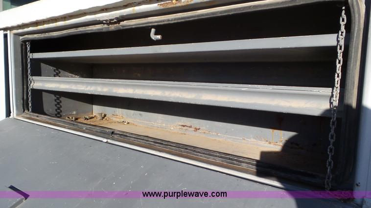 image for item L4487 2004 International 7300 bucket truck