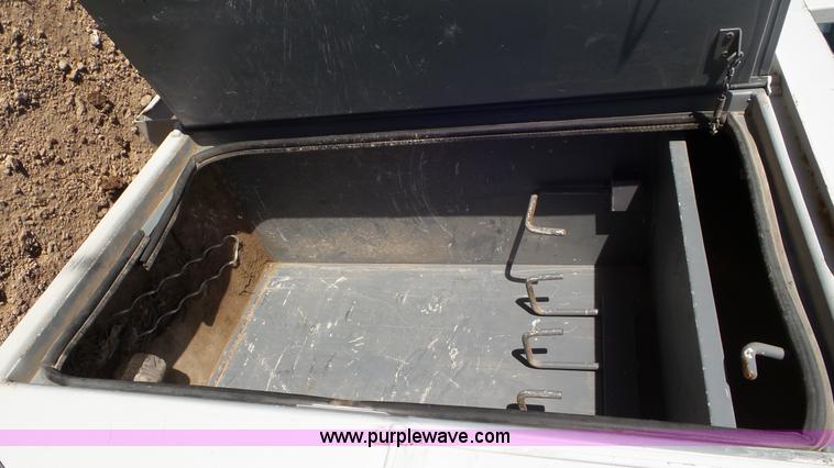 image for item L4487 2004 International 7300 bucket truck