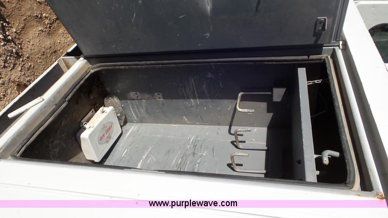 image for item L4487 2004 International 7300 bucket truck