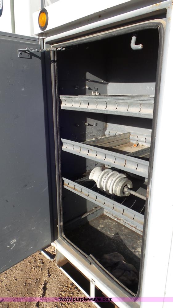 image for item L4487 2004 International 7300 bucket truck