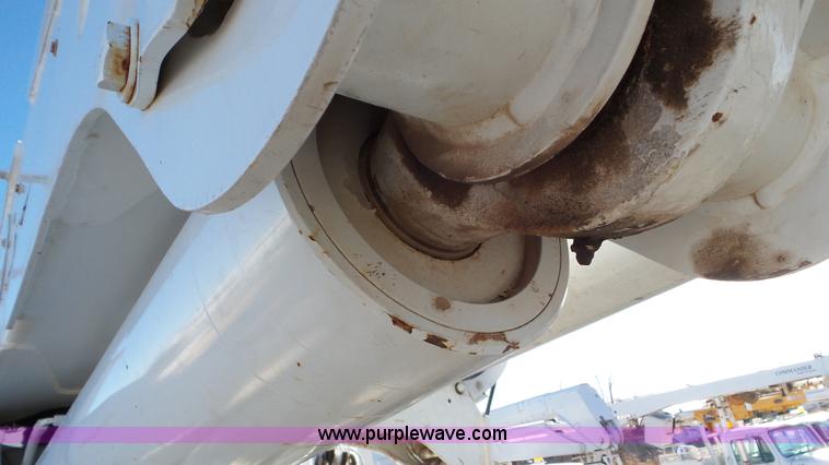 image for item L4487 2004 International 7300 bucket truck