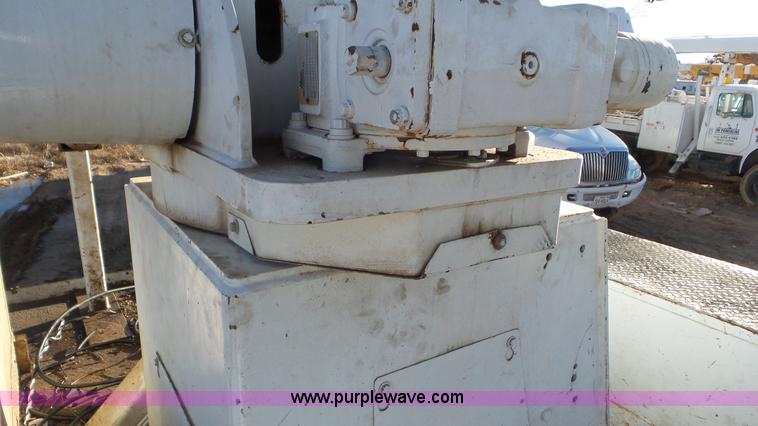 image for item L4487 2004 International 7300 bucket truck