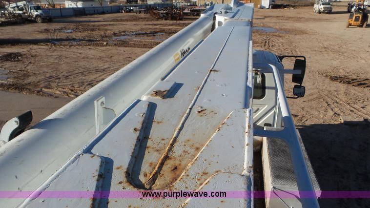 image for item L4487 2004 International 7300 bucket truck