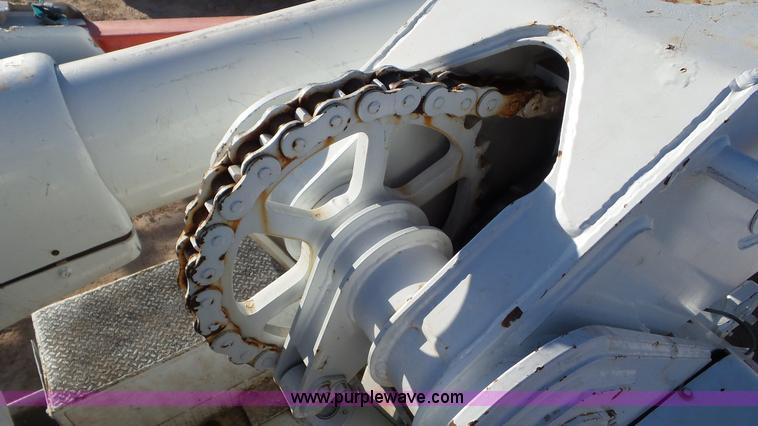 image for item L4487 2004 International 7300 bucket truck