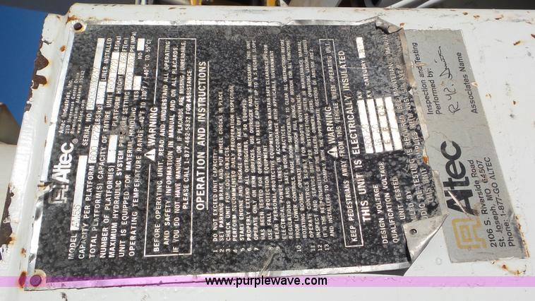 image for item L4487 2004 International 7300 bucket truck