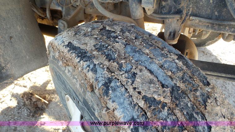 image for item L4487 2004 International 7300 bucket truck