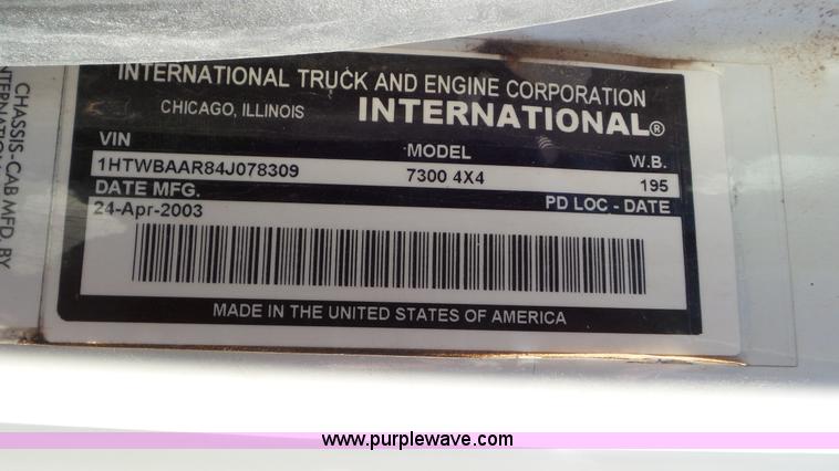 image for item L4487 2004 International 7300 bucket truck