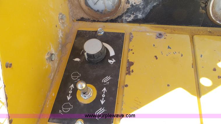 image for item L4490 1999 Vermeer T555 trencher