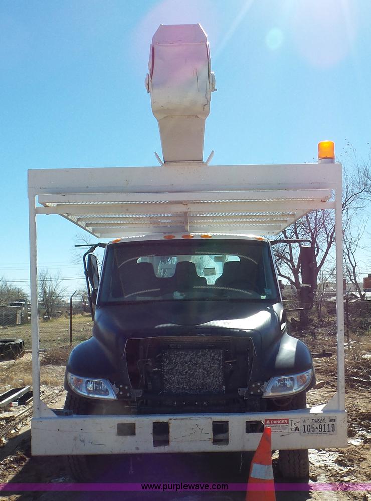 image for item L4491 2003 International DuraStar 4300 digger derrick truck