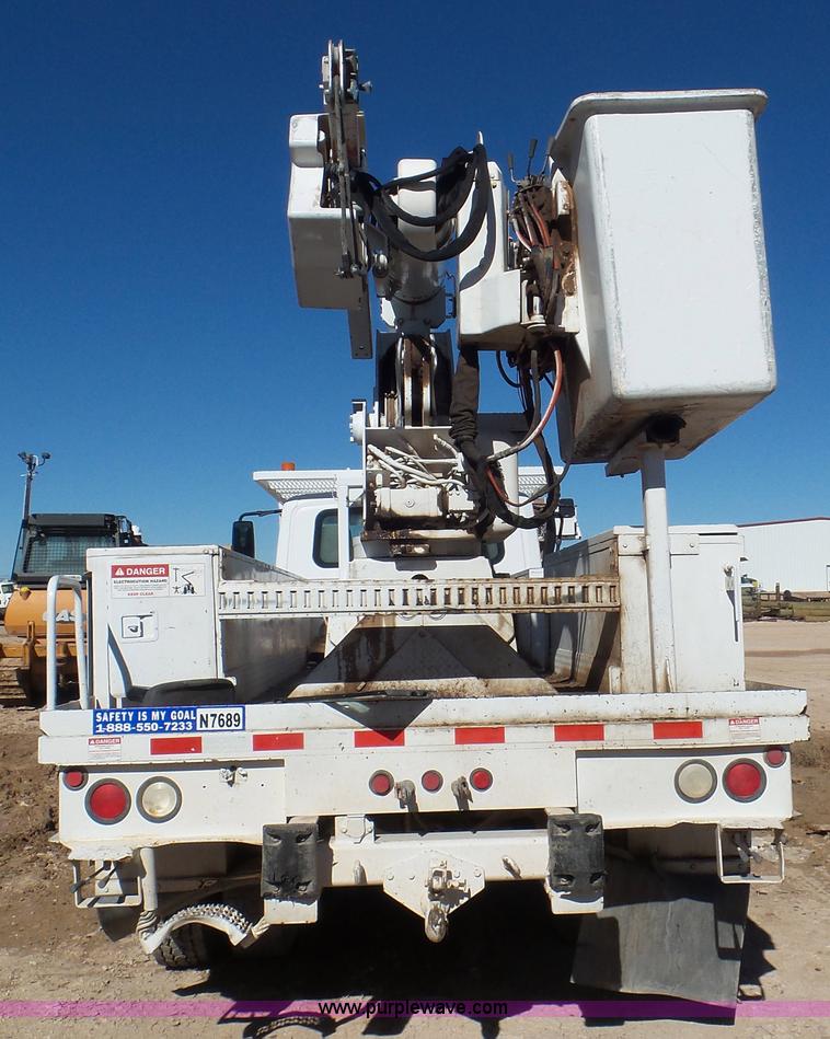 image for item L4491 2003 International DuraStar 4300 digger derrick truck