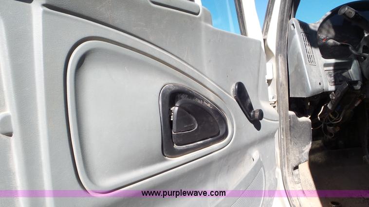 image for item L4491 2003 International DuraStar 4300 digger derrick truck