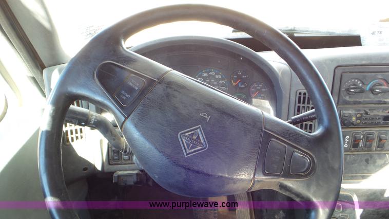 image for item L4491 2003 International DuraStar 4300 digger derrick truck