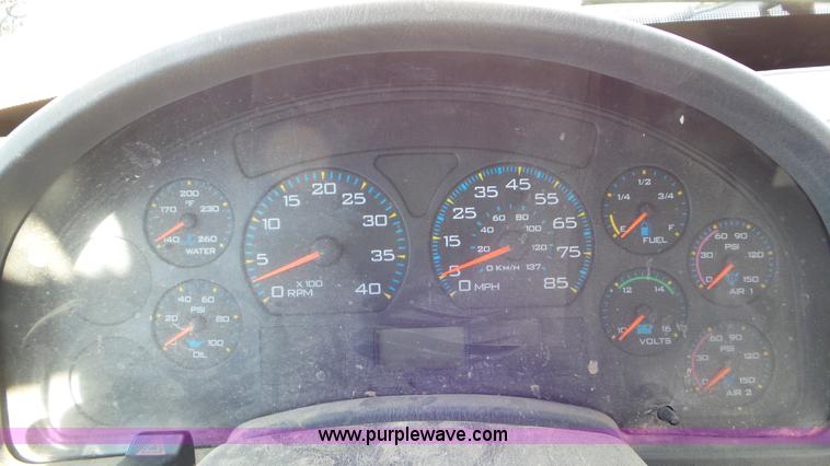 image for item L4491 2003 International DuraStar 4300 digger derrick truck