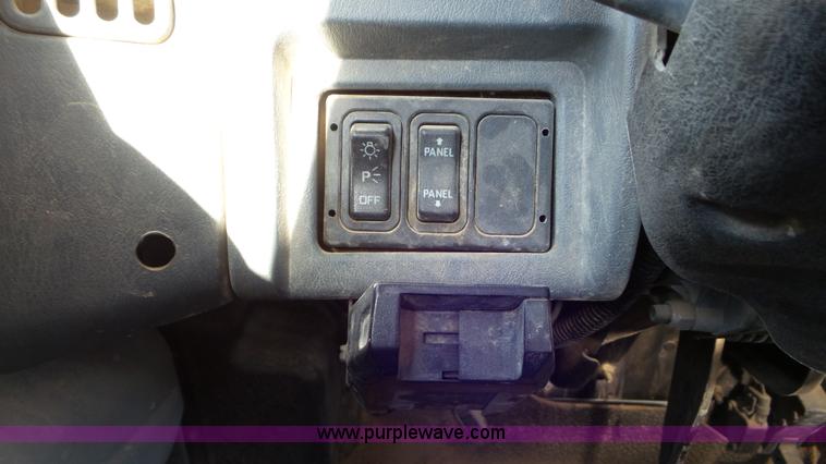 image for item L4491 2003 International DuraStar 4300 digger derrick truck