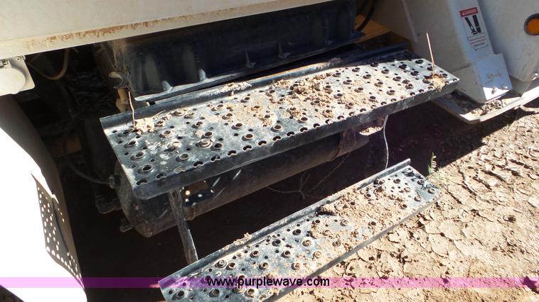 image for item L4491 2003 International DuraStar 4300 digger derrick truck