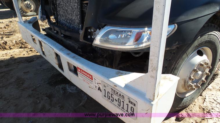 image for item L4491 2003 International DuraStar 4300 digger derrick truck