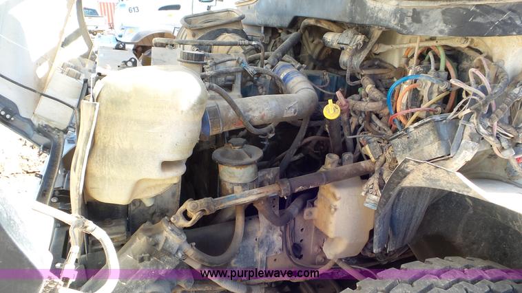 image for item L4491 2003 International DuraStar 4300 digger derrick truck