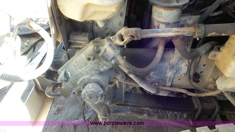 image for item L4491 2003 International DuraStar 4300 digger derrick truck