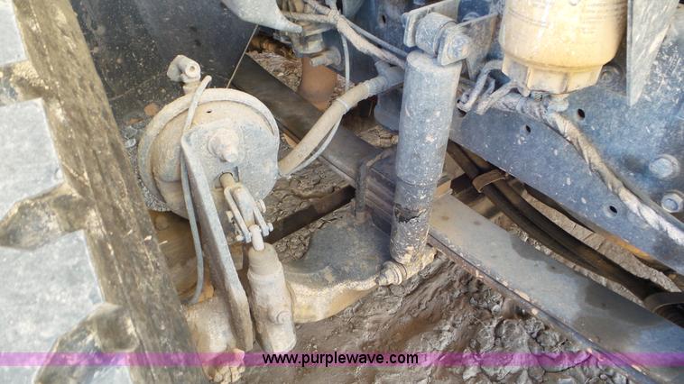 image for item L4491 2003 International DuraStar 4300 digger derrick truck