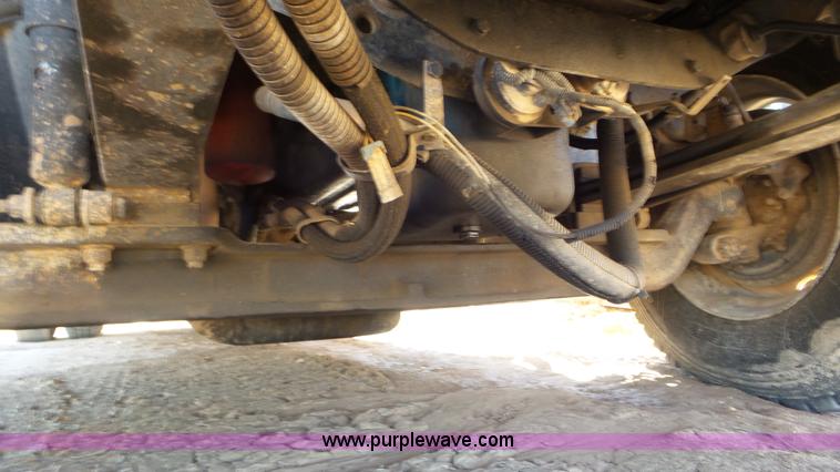 image for item L4491 2003 International DuraStar 4300 digger derrick truck