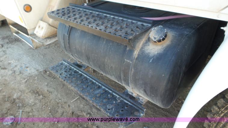 image for item L4491 2003 International DuraStar 4300 digger derrick truck