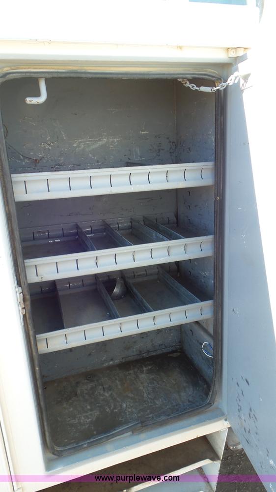 image for item L4491 2003 International DuraStar 4300 digger derrick truck