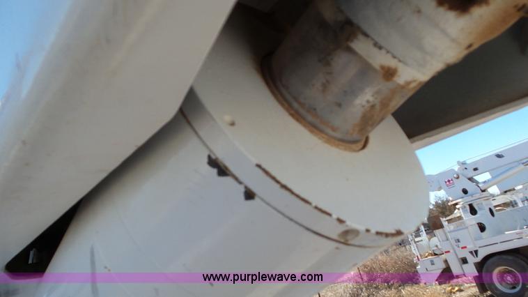 image for item L4491 2003 International DuraStar 4300 digger derrick truck