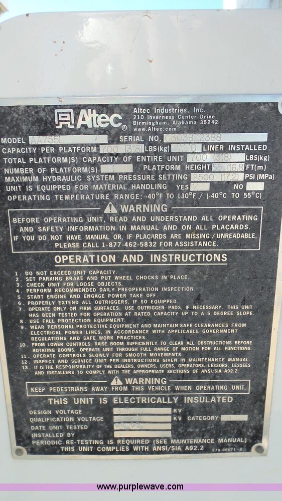 image for item L4491 2003 International DuraStar 4300 digger derrick truck