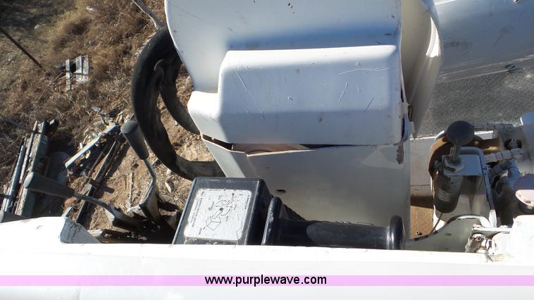 image for item L4491 2003 International DuraStar 4300 digger derrick truck