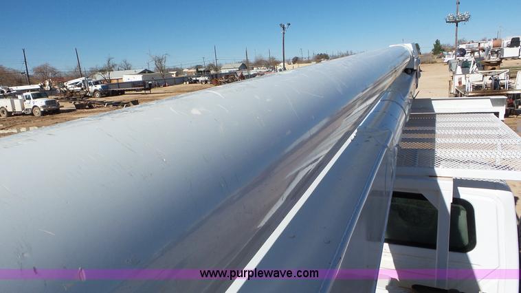 image for item L4491 2003 International DuraStar 4300 digger derrick truck