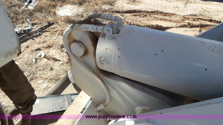 image for item L4491 2003 International DuraStar 4300 digger derrick truck