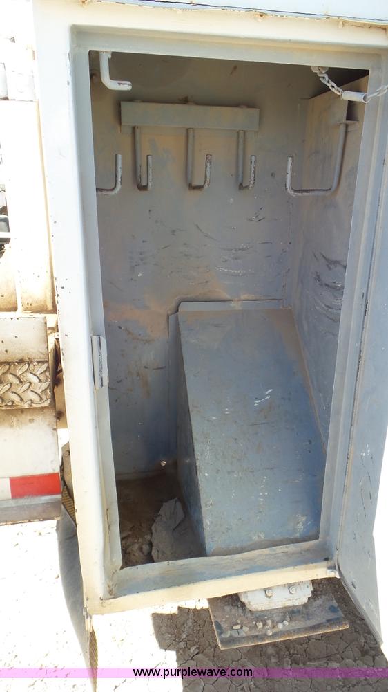 image for item L4491 2003 International DuraStar 4300 digger derrick truck