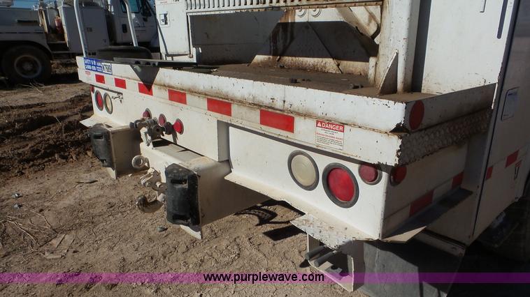 image for item L4491 2003 International DuraStar 4300 digger derrick truck