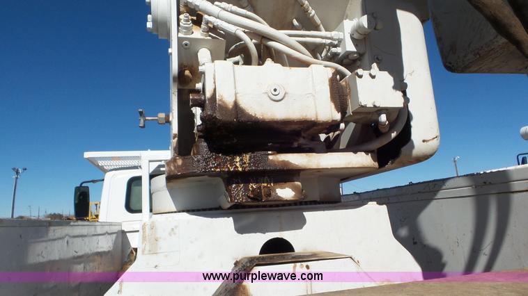 image for item L4491 2003 International DuraStar 4300 digger derrick truck