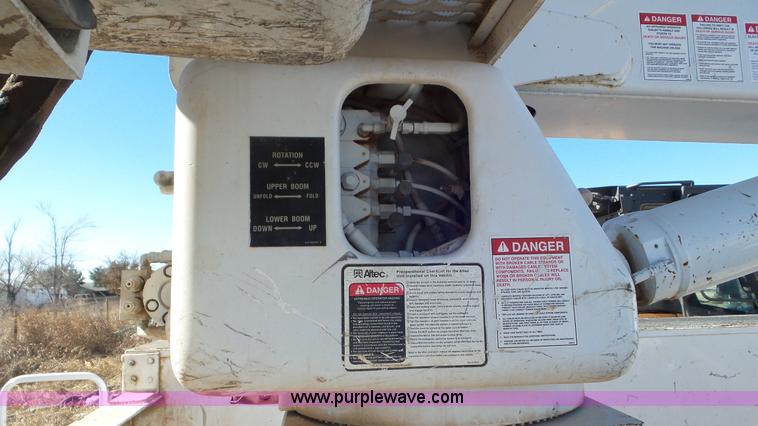 image for item L4491 2003 International DuraStar 4300 digger derrick truck