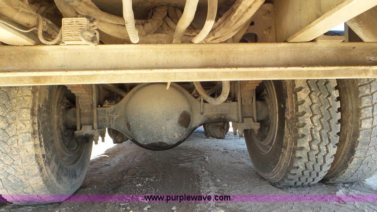 image for item L4491 2003 International DuraStar 4300 digger derrick truck