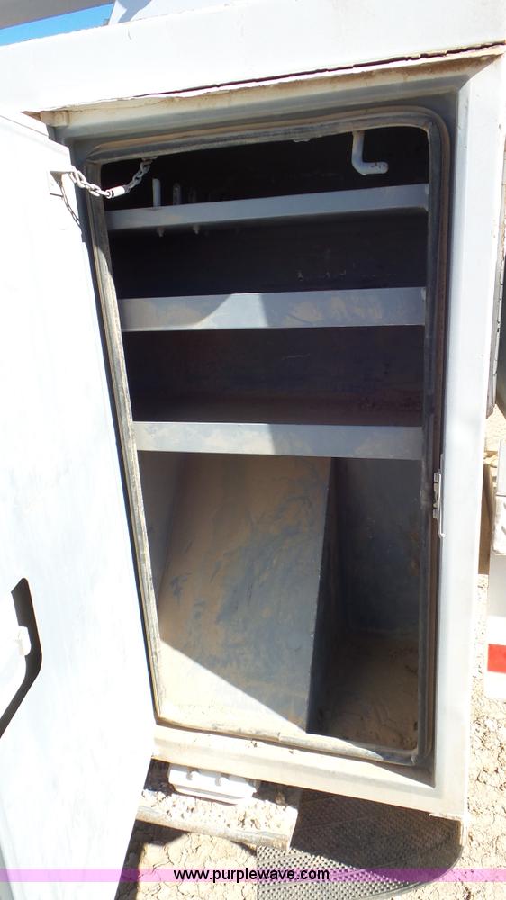 image for item L4491 2003 International DuraStar 4300 digger derrick truck