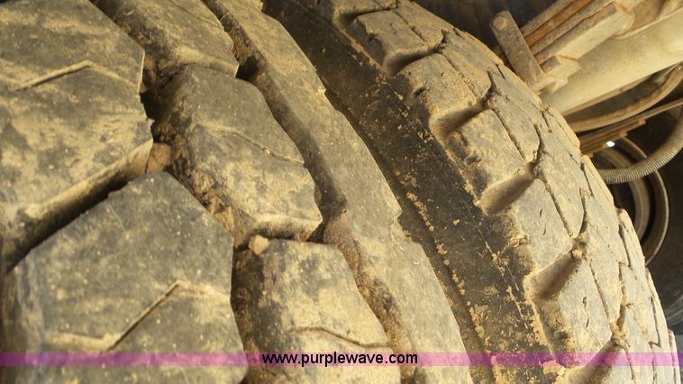 image for item L4491 2003 International DuraStar 4300 digger derrick truck