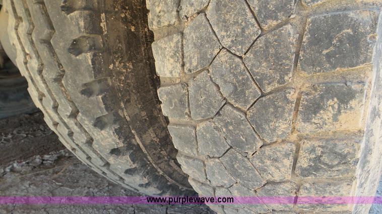 image for item L4491 2003 International DuraStar 4300 digger derrick truck